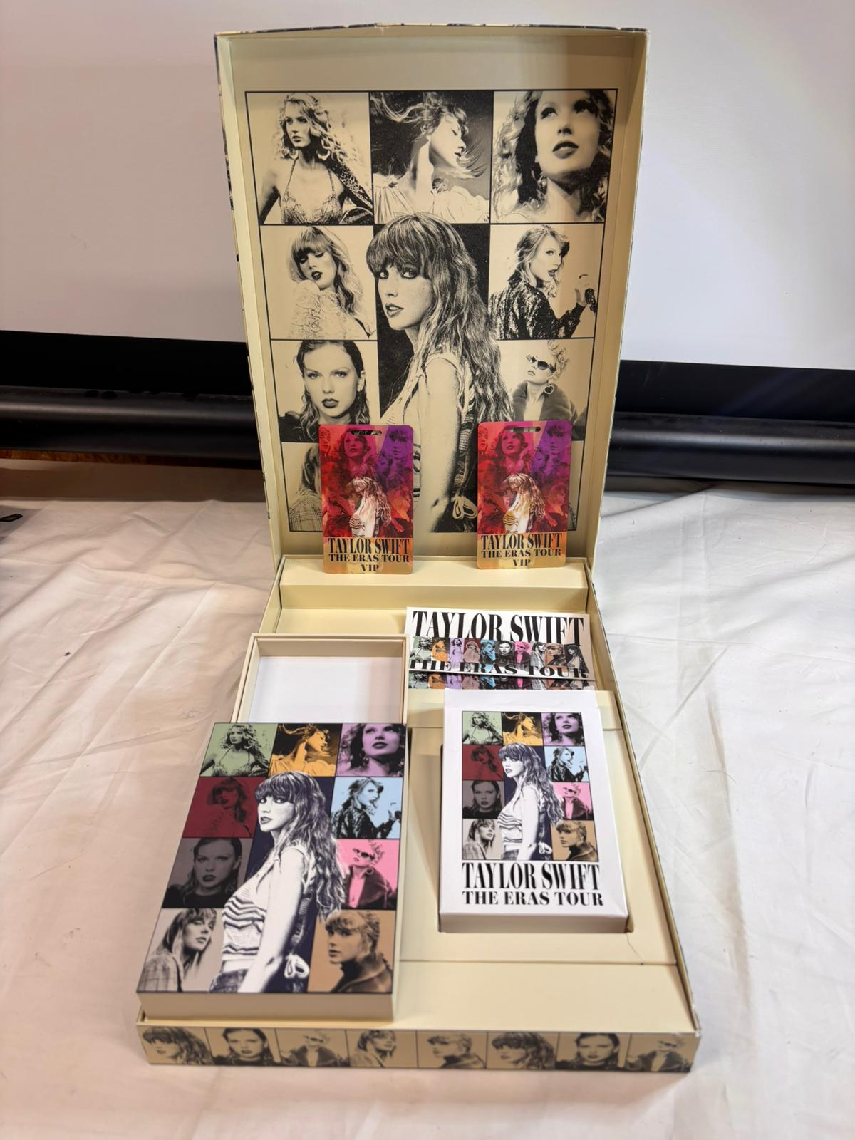 Coffret VIP Taylor SWIFT - The Eras Tour (Incomplet) Très bon état - Vue 2 - 